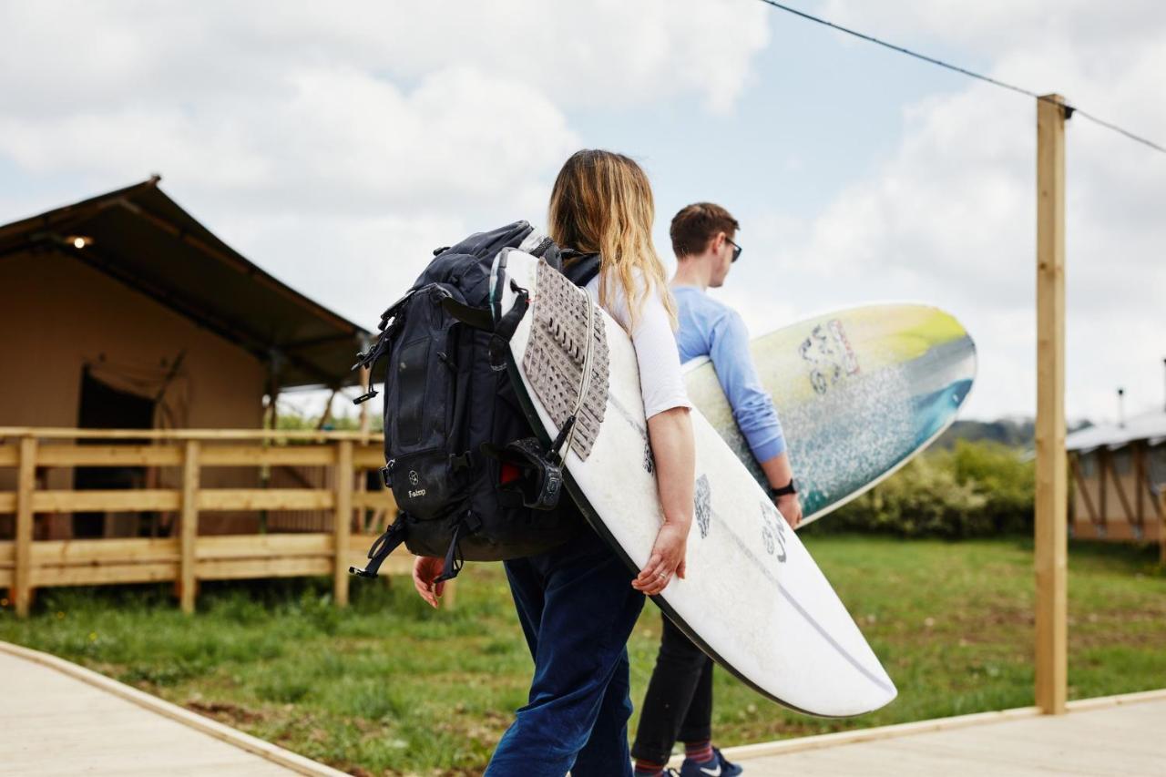 ホテル The Camp At The Wave ブリストル エクステリア 写真